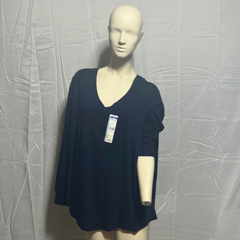 Semi-fitted long sleeve V neck plus size tee shirt.